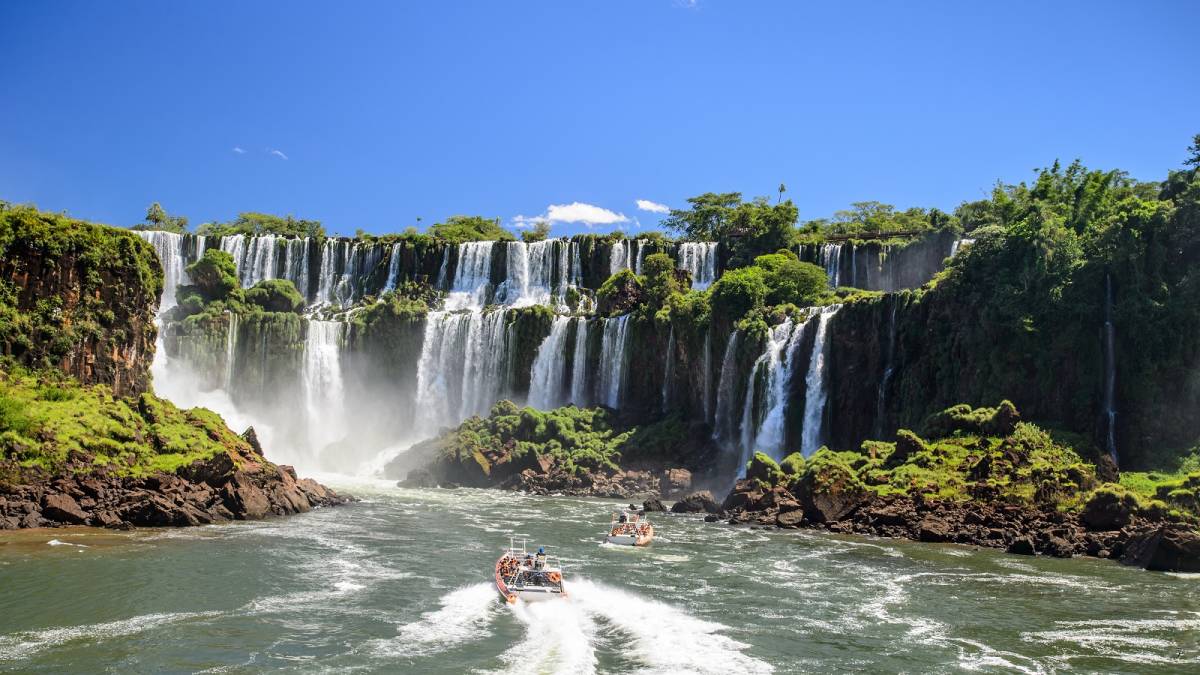 Boat tour in Argentina at he Iguazu Falls