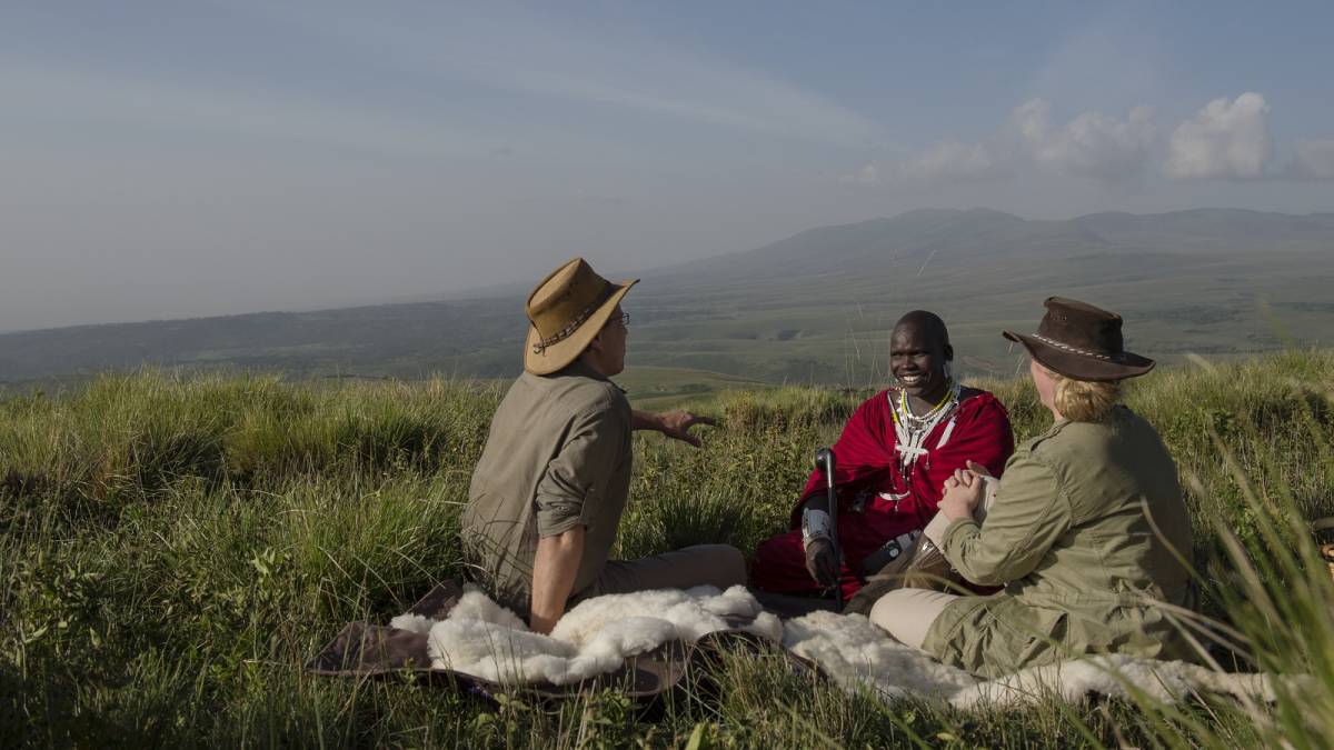 Highlands-Ngorongoro-guests-maasai-guide-picnic-Eliza-Deacon-2-HR