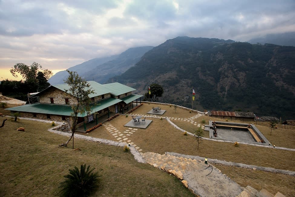 Annapurna Trails & Chitwan – Premium Adventure