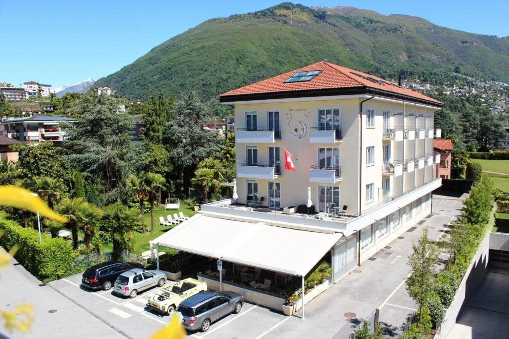 Walking at Lakes Orta and Maggiore
