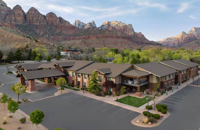 Trek America: Canyons & National Parks