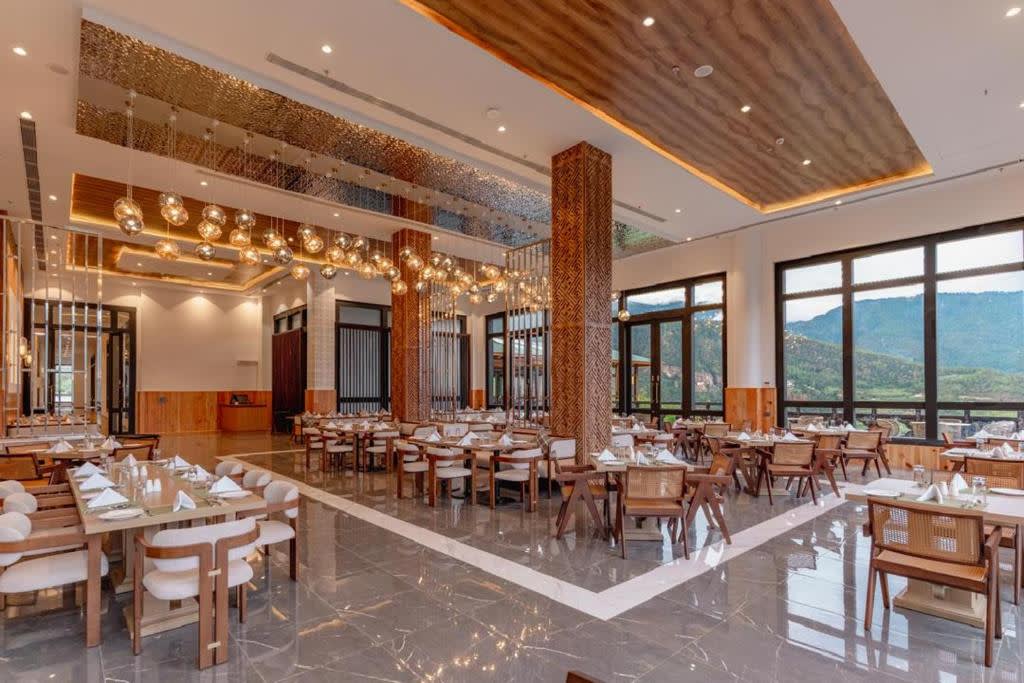 Signature Nepal & Bhutan | Peaks & Prayer Flags