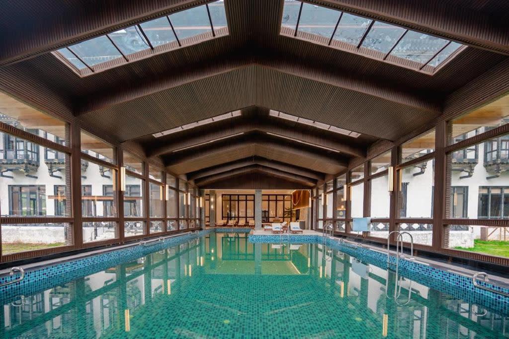 Signature Nepal & Bhutan | Peaks & Prayer Flags