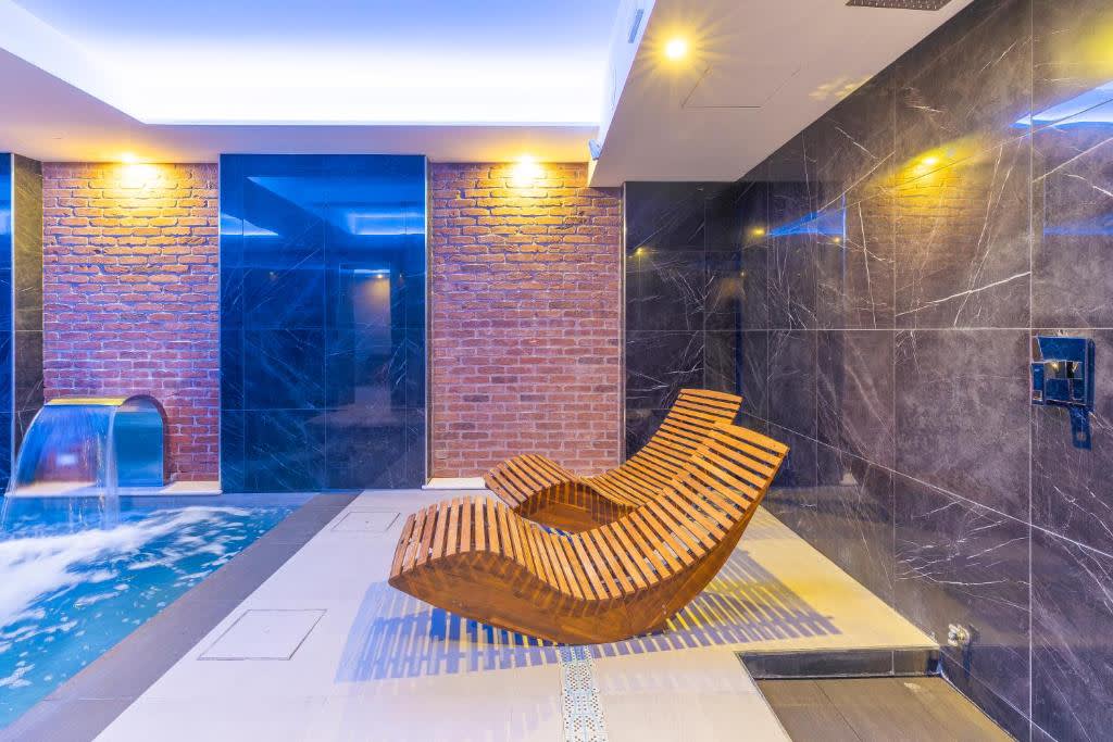 Hotel Master, Brescia