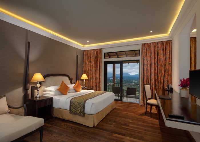Earl’s Regency Hotel