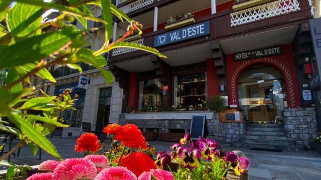 Tour du Mont Blanc Hotel Trek