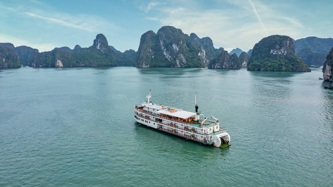 Vietnam & Angkor – Premium Adventure