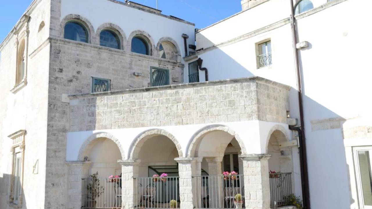 Walking in Puglia & Matera