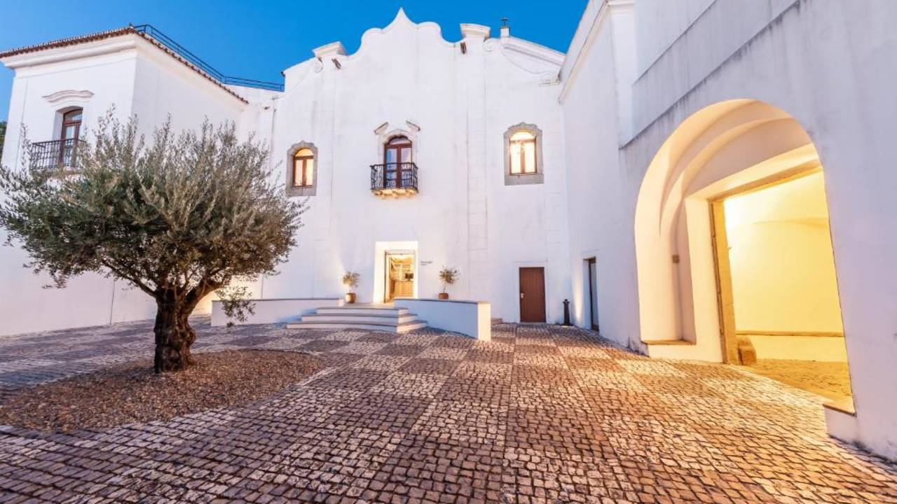 Signature Portugal | Among the Whitewashed Hills