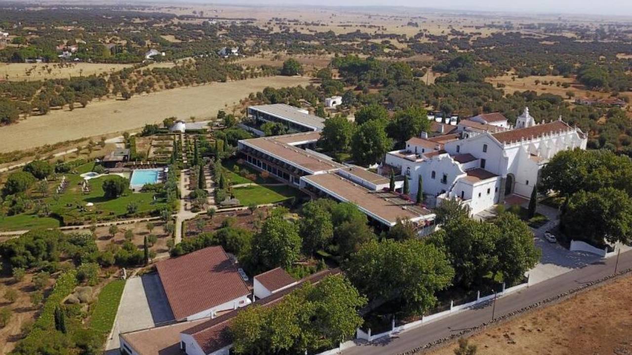 Signature Portugal | Among the Whitewashed Hills