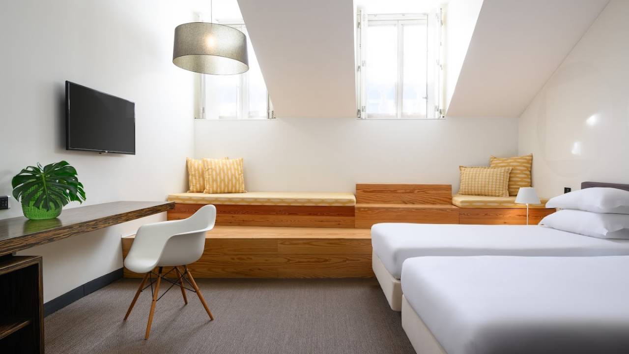 Signature Portugal | Among the Whitewashed Hills