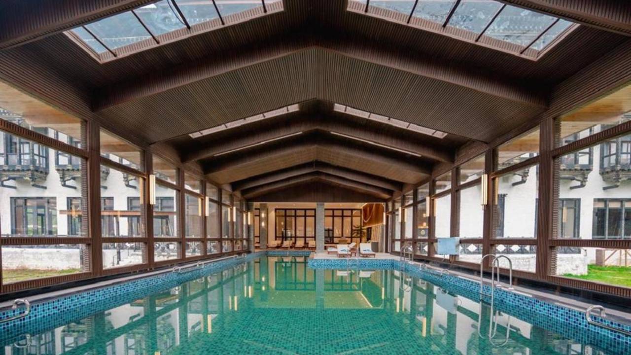 Signature Nepal & Bhutan | Peaks & Prayer Flags