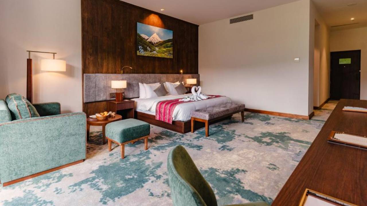 Signature Nepal & Bhutan | Peaks & Prayer Flags