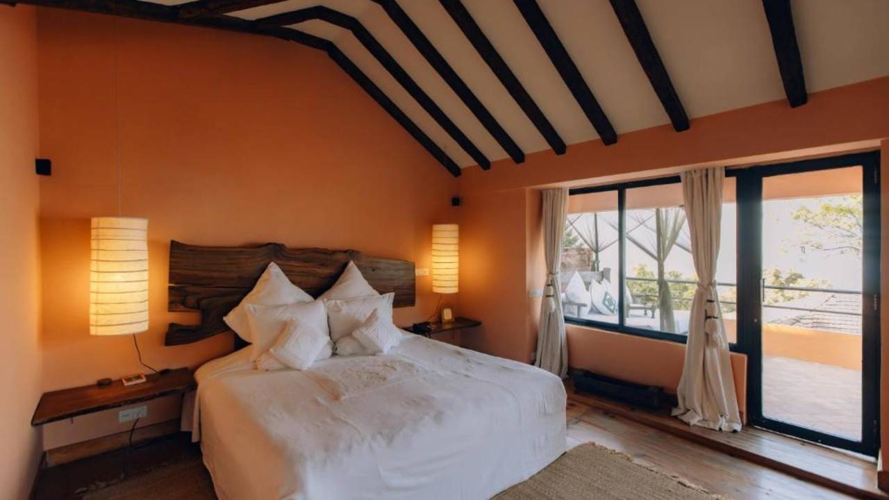 Signature Nepal & Bhutan | Peaks & Prayer Flags