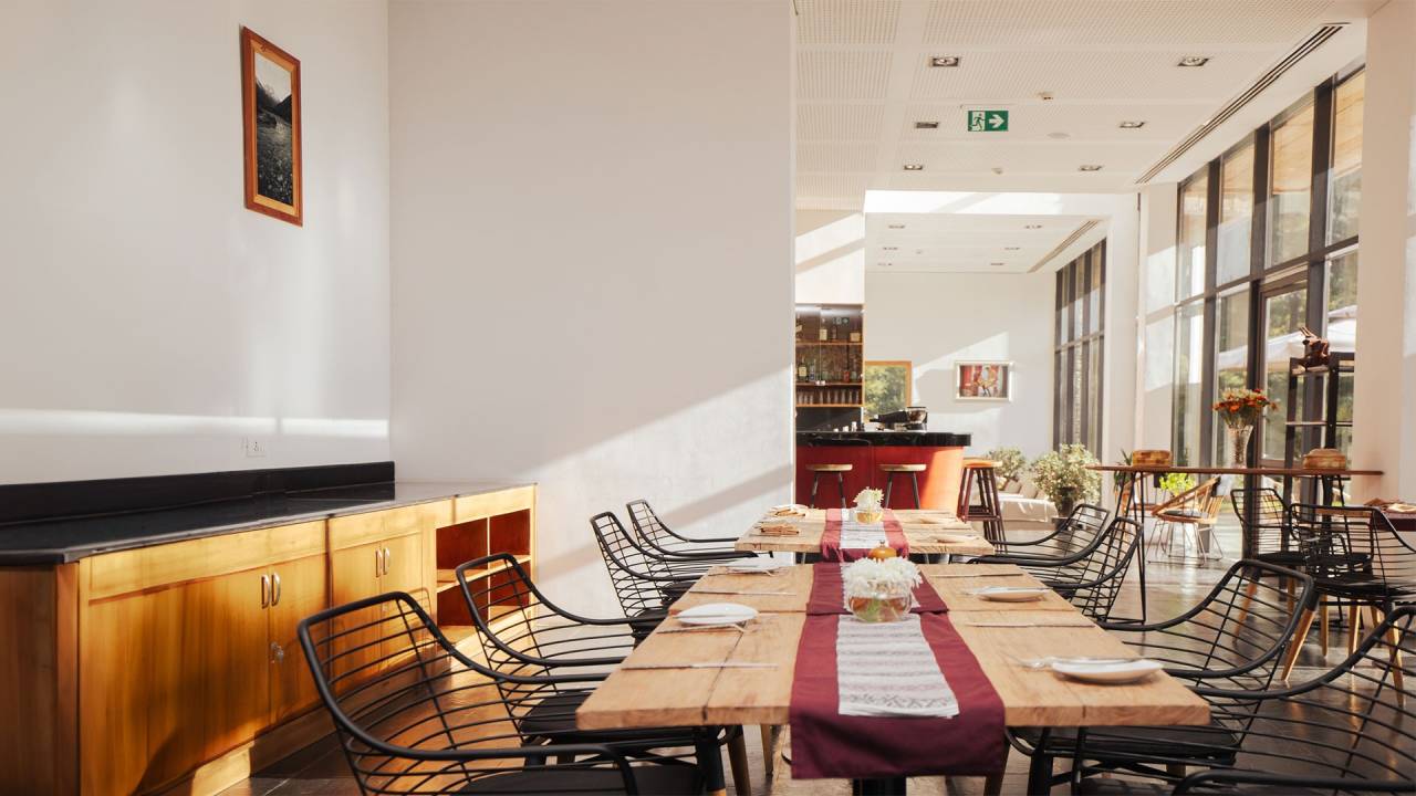 Signature Nepal & Bhutan | Peaks & Prayer Flags