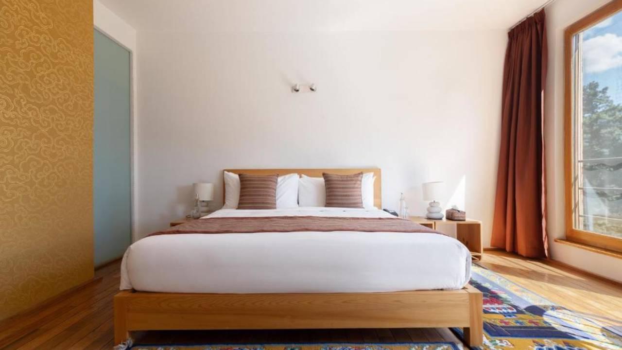 Signature Nepal & Bhutan | Peaks & Prayer Flags