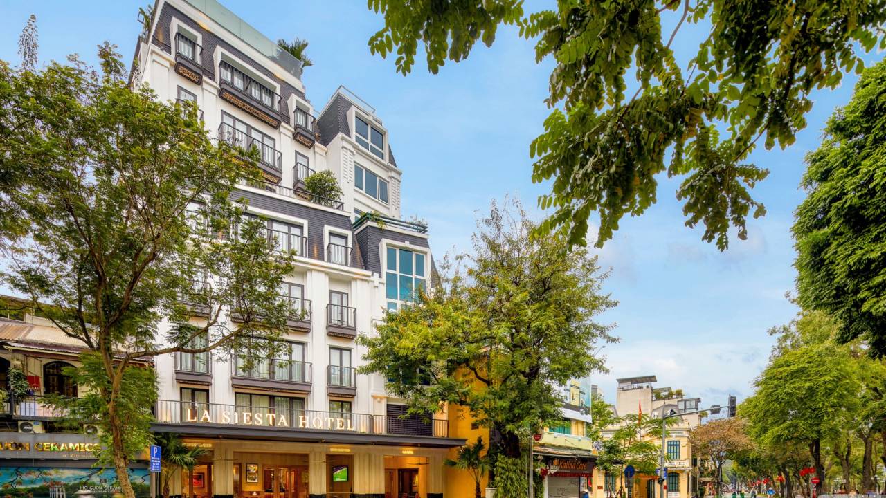 Signature Vietnam | In Fabric & Folklore