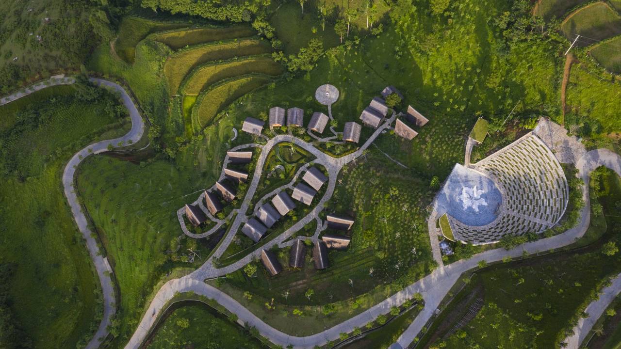 Signature Vietnam | In Fabric & Folklore