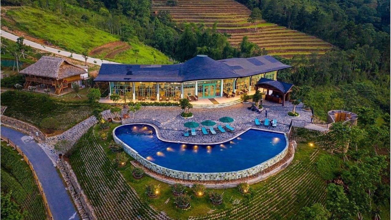 Signature Vietnam | In Fabric & Folklore