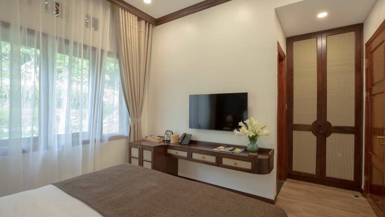 Signature Vietnam | In Fabric & Folklore