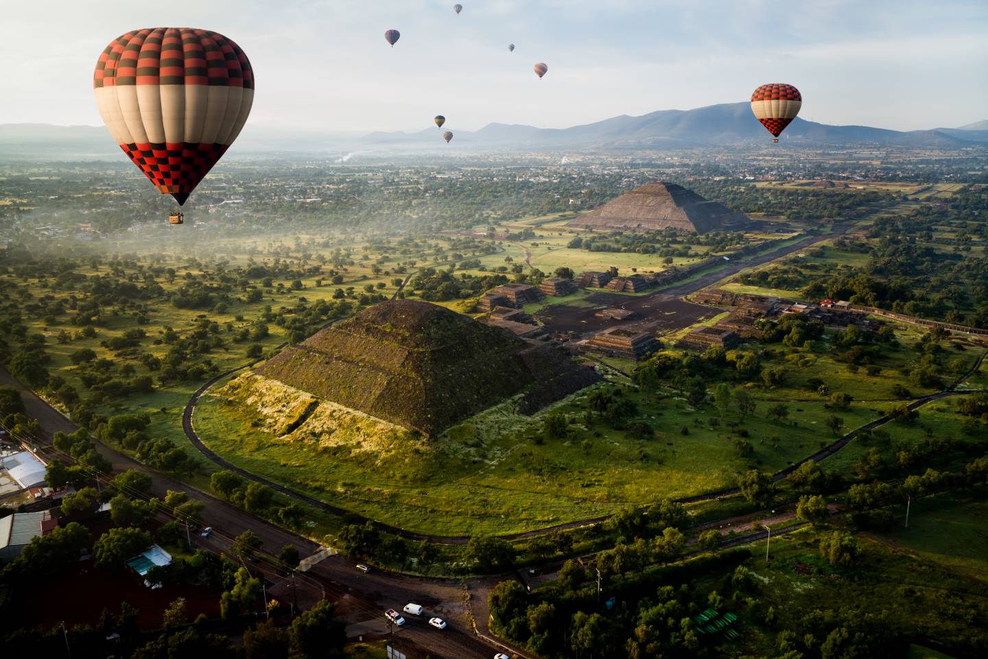 Hot air balloon, teotihuacan, mexico