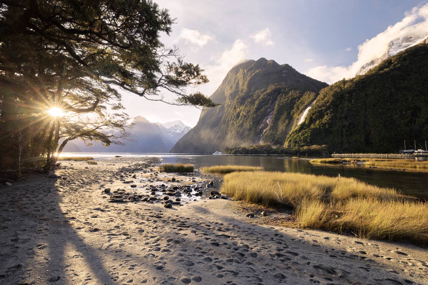 Southern Eclipse: New Zealand and Australia by Private Air