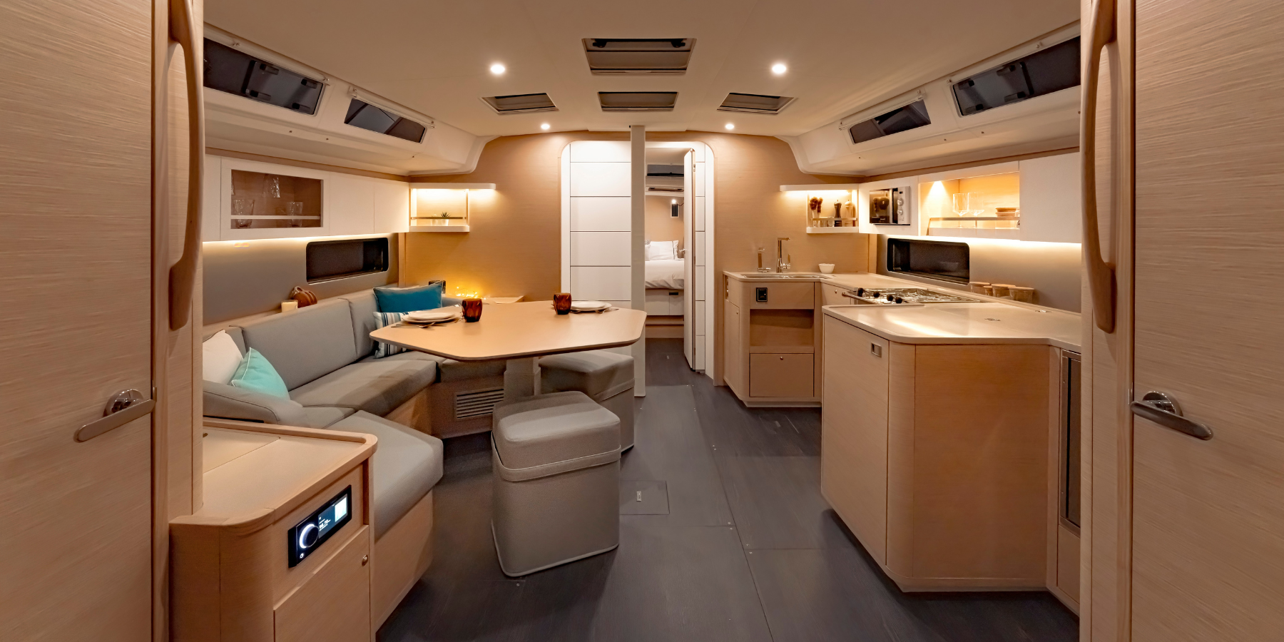 Monohull vs Catamaran