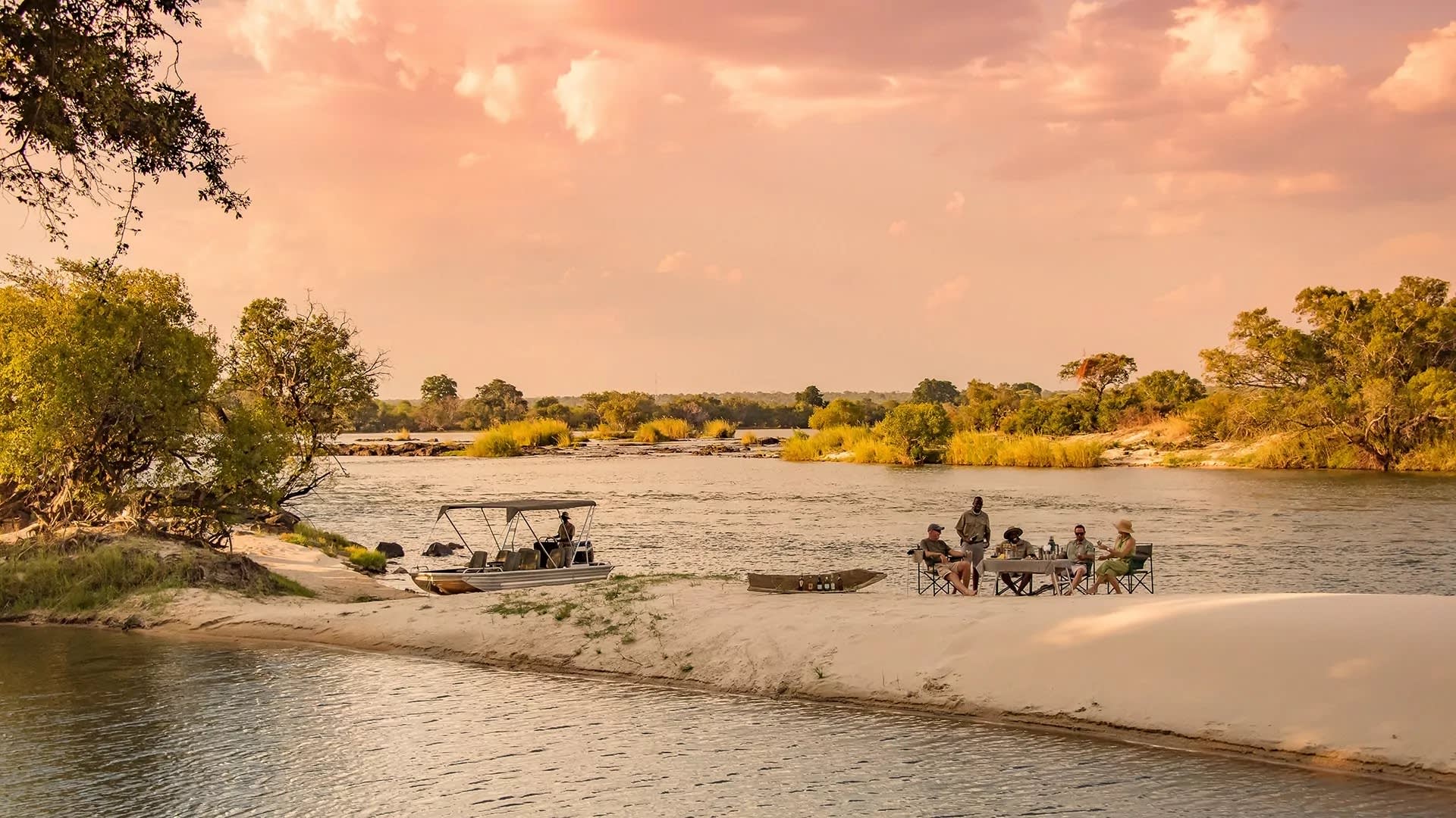 Botswana & Simbabwe: zwischen Wüste und glitzernden Wasserwelten