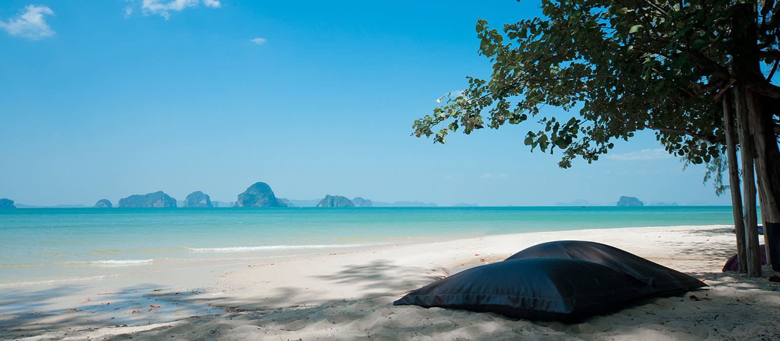 Enchanting Travels - Thailand Tours - Tubkaak Boutique Resort - beach