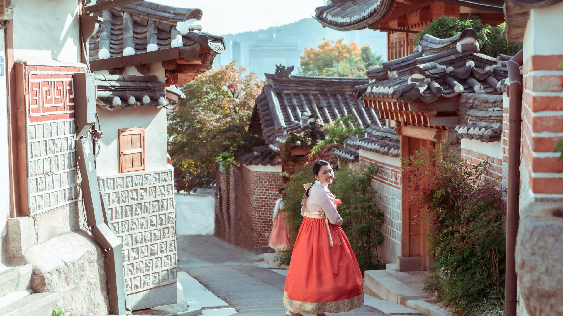 Traditionelle Haeuser im Hanok Dorf Bukchon in Seoul
