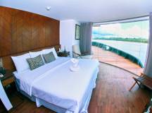 Zafiro Master suite Lower deck