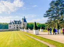 Loire Valley: Walks, Wine & Chateaux