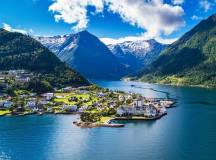 Walking in Balestrand