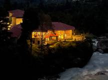 Everest Treks in Comfort