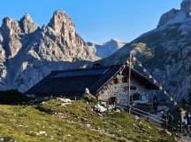 Classic Dolomites Hikes – Premium Adventure