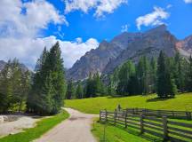 Classic Dolomites Hikes – Premium Adventure