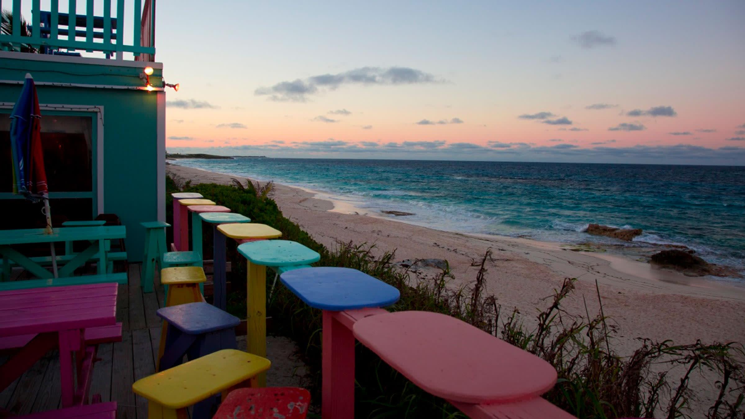 zonsondergang-bij-Nippers-strandbar-abacos-bahama's