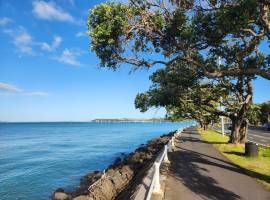Tamaki Drive is the best way to appreciate the beauty of Mission Bay in Auckland, New Zealand