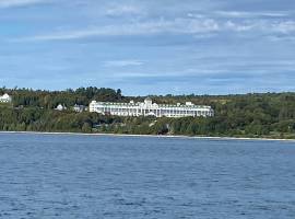Know Your Destination – Mackinac Island & Grand Hotel tour-1