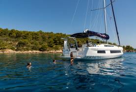 Moorings 44.4 – 4 cabin: Coming 2025