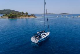 Moorings 44.4 – 4 cabin: Coming 2025