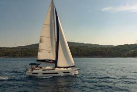 Moorings 44.4 – 4 cabin: Coming 2025