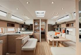 Sunsail 51 saloon
