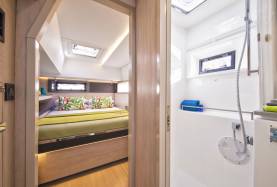 Sunsail 454 cabin
