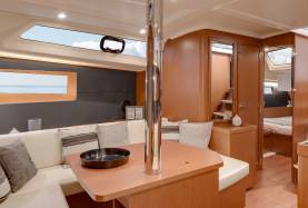 Interieur van Sunsail 41.1 monohull met 3 cabines