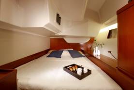 Oceanis 48 cabin