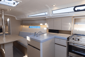 Sunsail 34.1 Saloon