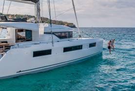 Sunail 505 Catamaran Lagoon starboard view