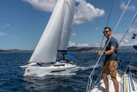 Sunsail 37.3 - Sailing