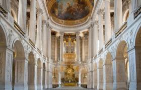 Grand-Hall-Ballroom-in-the-Palace-of-Versailles